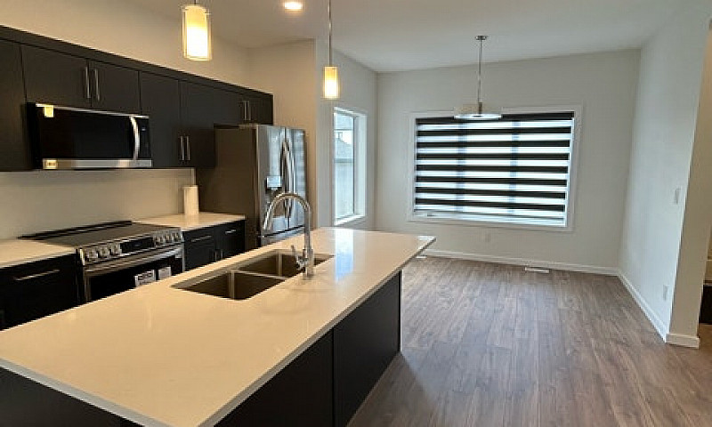 **3Bed 2.5Bath House...