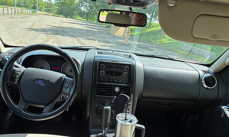 2008 Ford Explorer X...