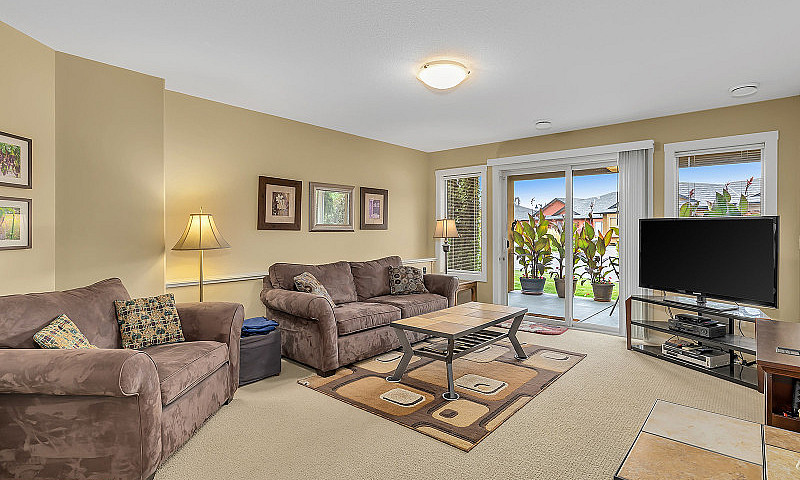 3863 Sonoma Pines Dr...