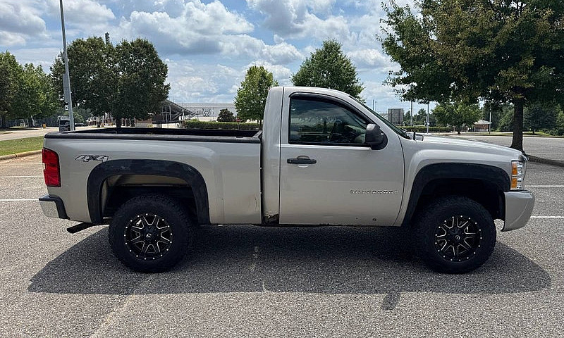 2009 Chevy Silverado...