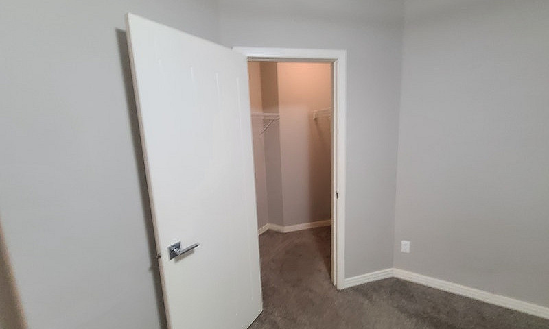 Spacious 2-Bedroom L...