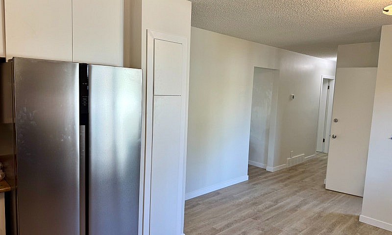 3 Bed Main Floor For...