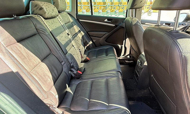2015 Volkswagen Tigu...