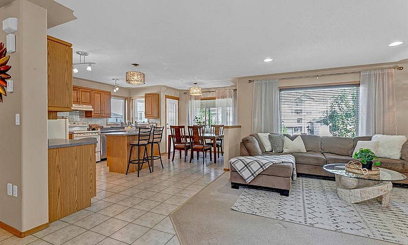4 Bed, 3.5 Bath, 2 C...