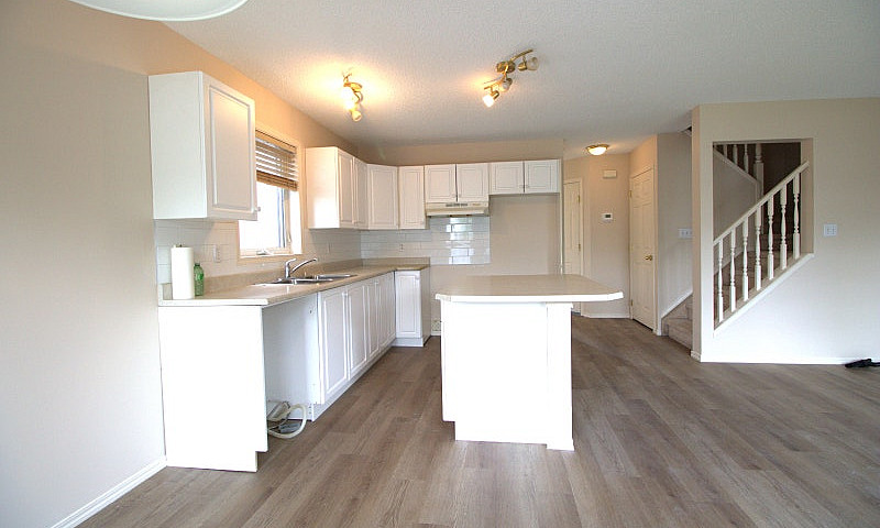 1/2 Duplex $284,900....