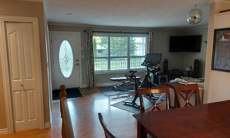 Bright 3 Bedroom For...