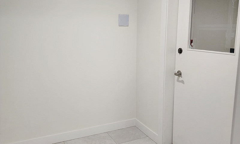 $1600 / 1Br-1Ba Suit...