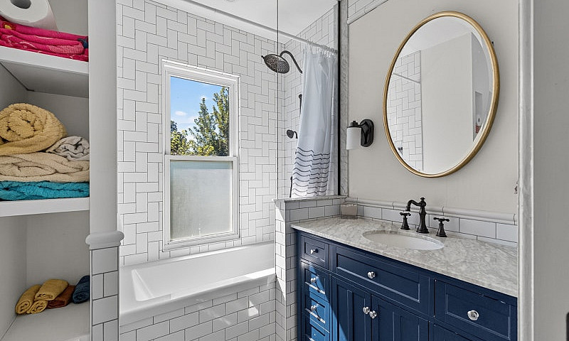 $2200 - 3 Bedroom He...