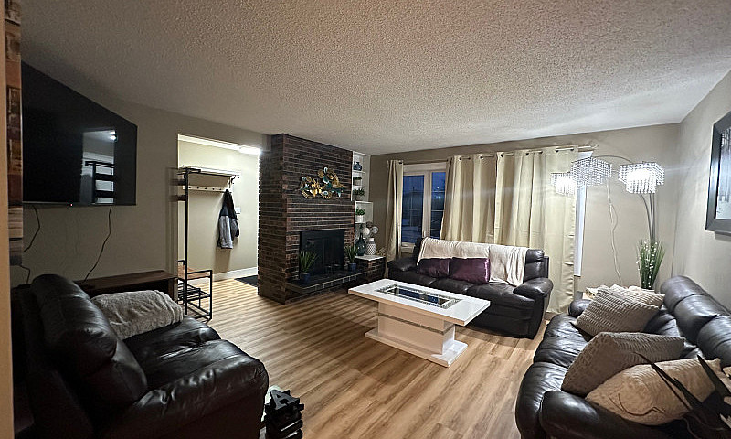 5 Bedroom Bungalow W...