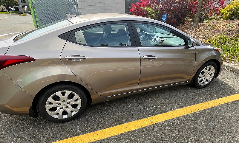 Hyundai Elantra Gl 2...