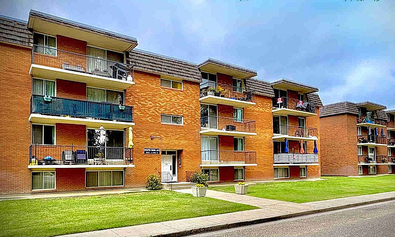 Large 2 Bedroom Suit...