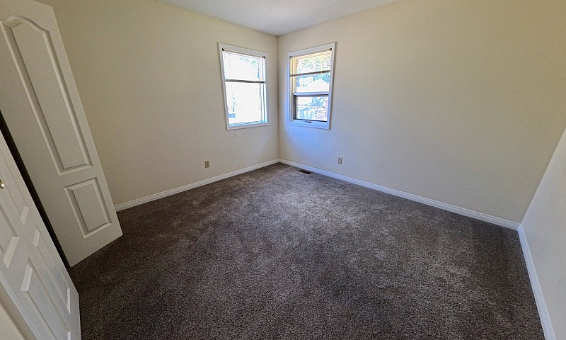 House For Rent In 10...