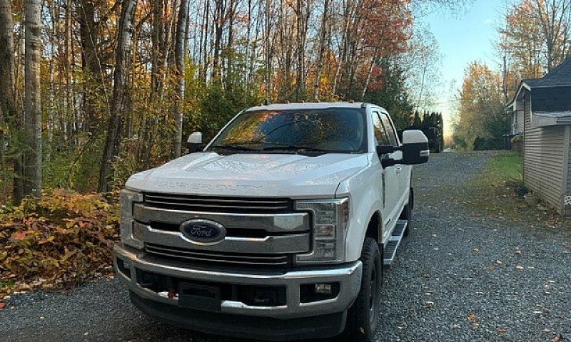Ford F-350 Lariat Di...