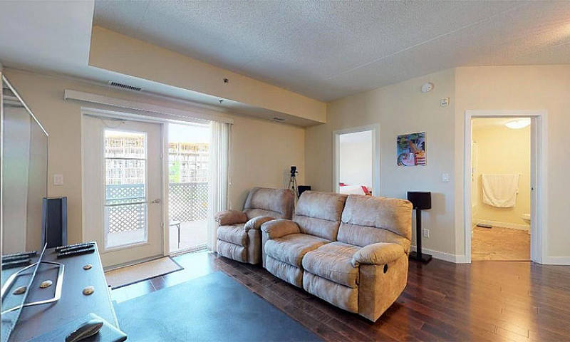 1 Bedroom + 1 Den Co...
