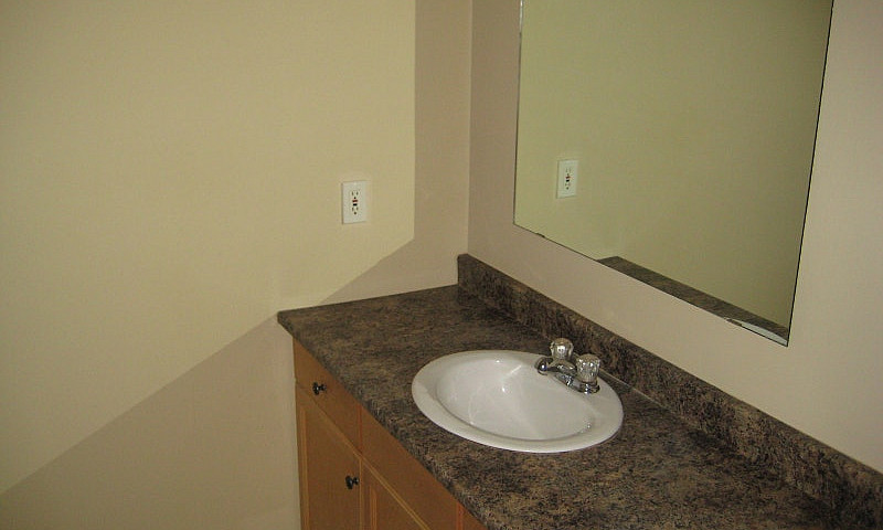 Modern 2 Bedroom Apt...