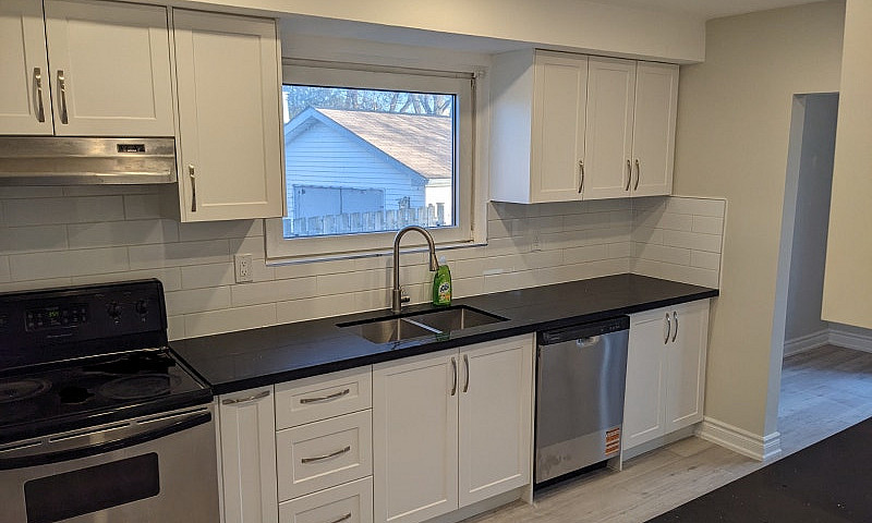 Bright 3 Br Home: Ne...
