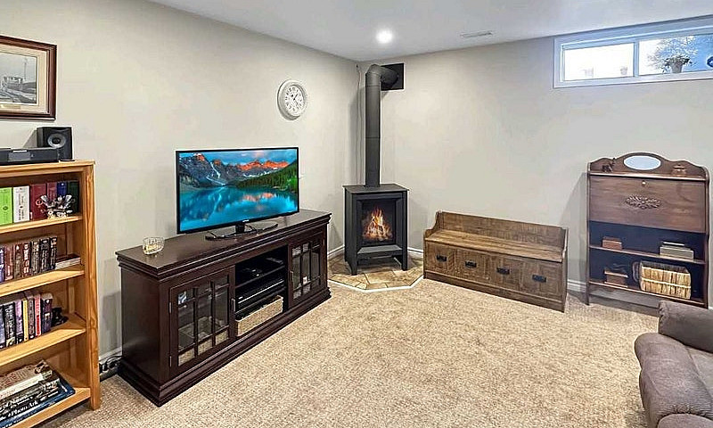  1 Bedroom / 1 Bathr...