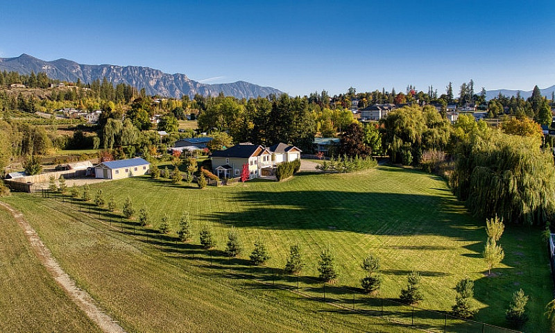 4 Beds 3 Baths - Acr...