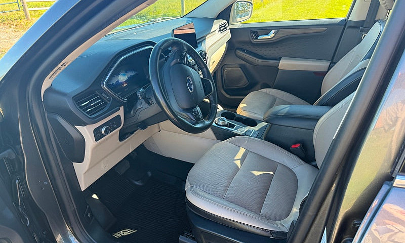 2020 Ford Escape Tit...