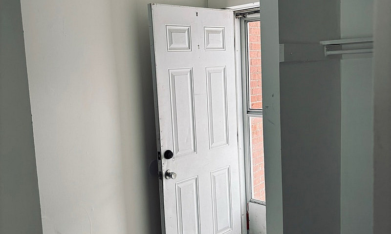 (4 & 3 Bedroom Units...
