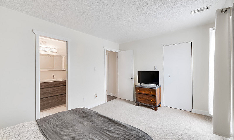 !!! Stunning Condo F...