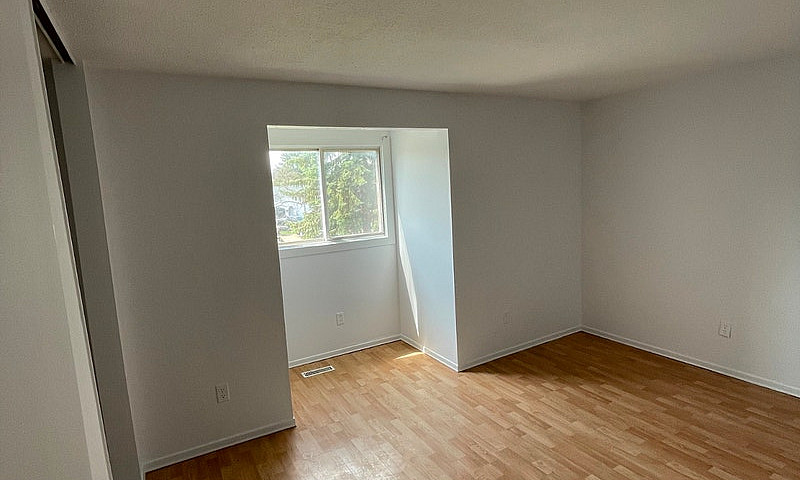3 Bdrm Semi-Detached...