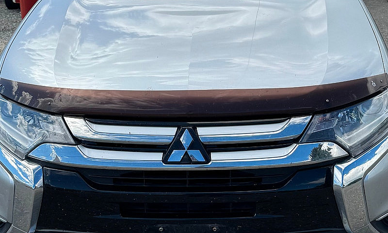 2018 Mitsubishi Outl...