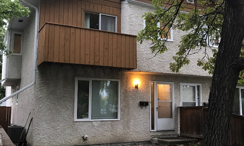 3 Br Townhouse In Ol...