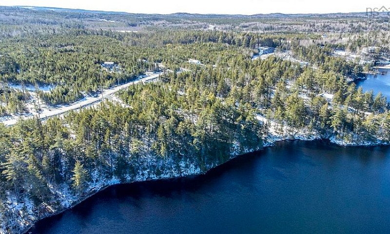 Incredible Lake-Fron...
