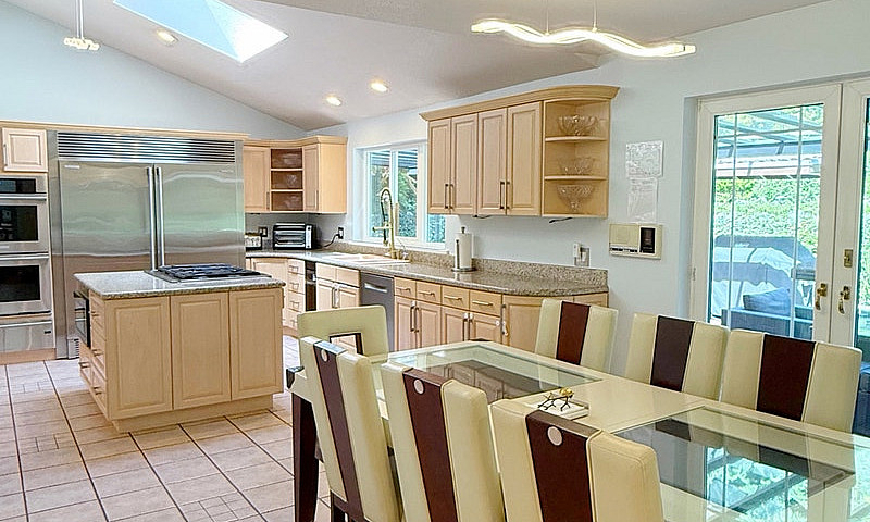 Luxury 5 Bed. 4 Bath...