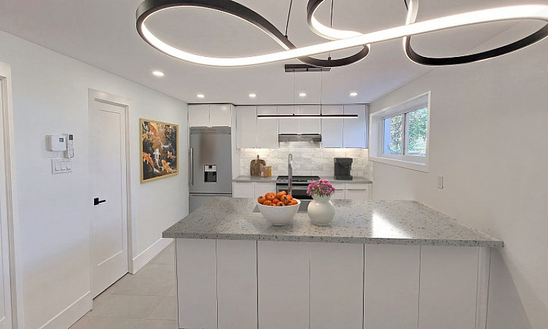 4 1/2 Style Condo Co...