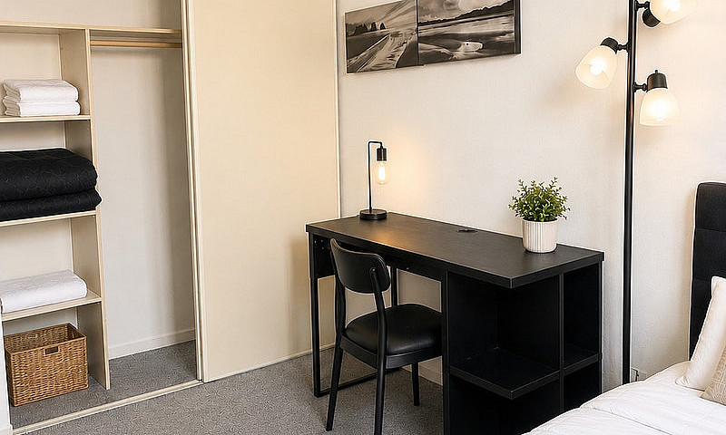 Large Private Room|D...
