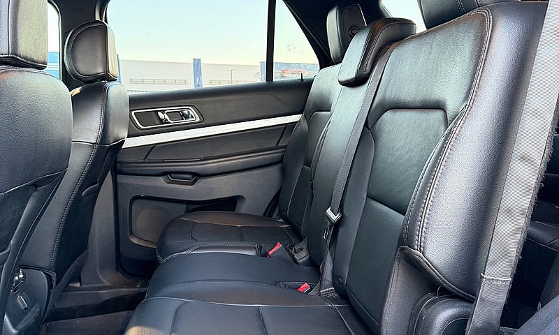 2017 Ford Explorer X...
