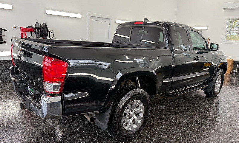 2017 Toyota Tacoma S...