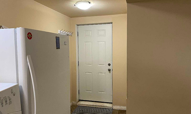 Basement Suite For R...