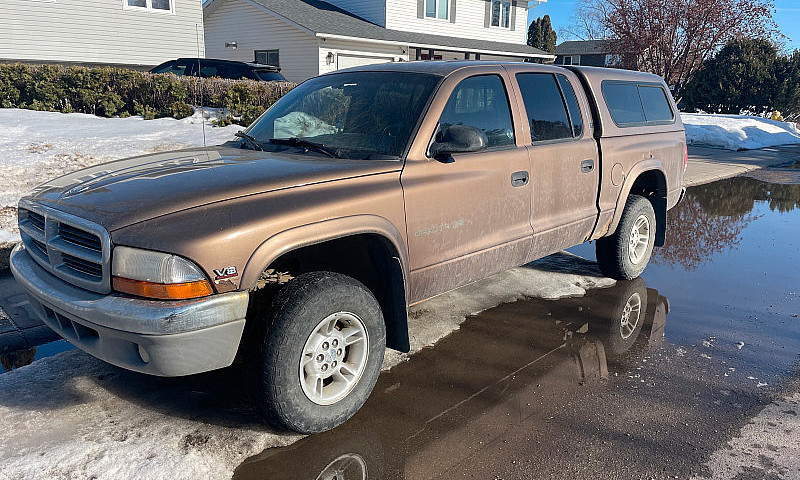 2000 Dodge Dakota...