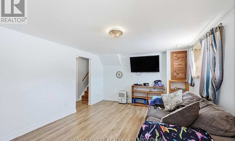 676 Laurier Blvd Bro...