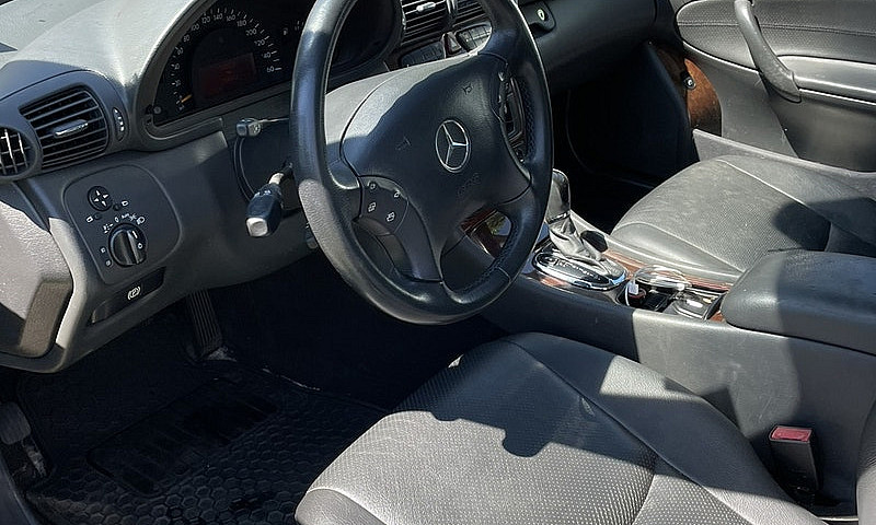 Mercedes Benz C320 4...