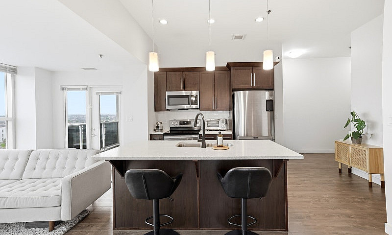 Penthouse Condo For ...