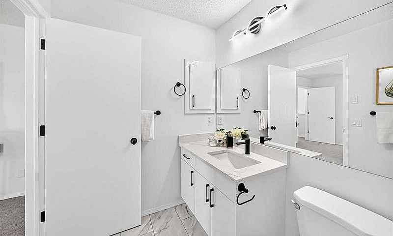 Upper/Main Level — 4...