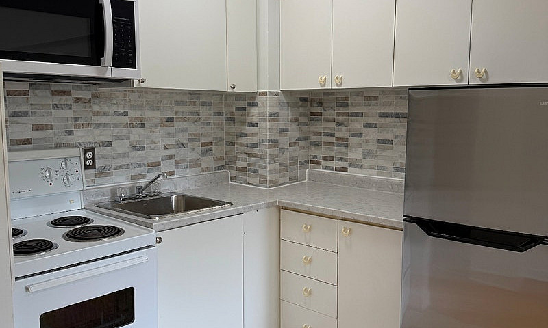 1 &1/2 Studio Apartm...