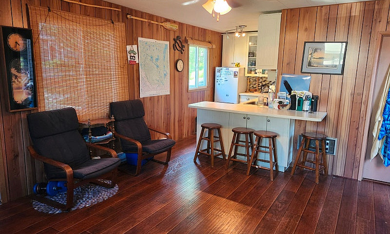 Waskesiu Cabin And L...