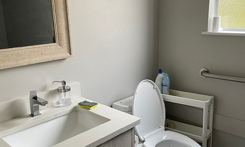 Bright 3 Bedroom Sui...