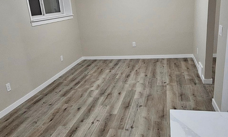 Bright 2-Bedroom Bas...