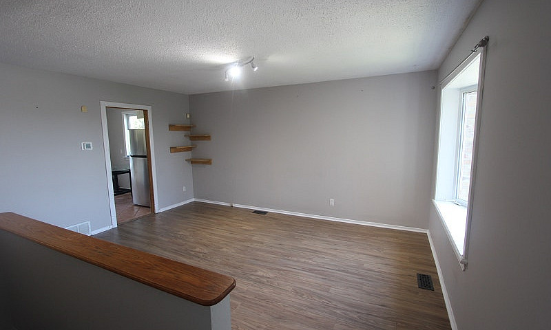 Charming 2+1 Bdrm  H...