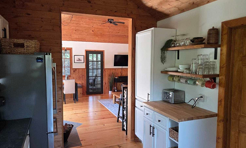 Cottage On Granite L...