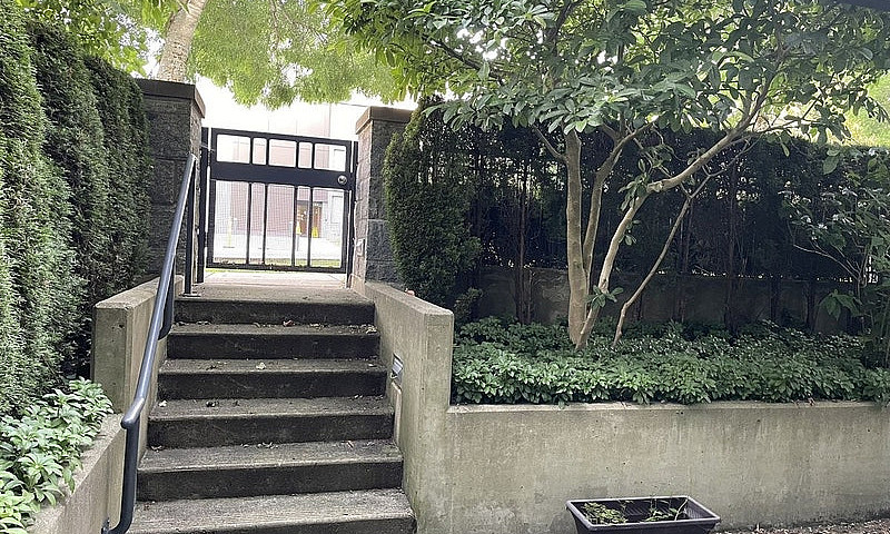 -Ubc Townhouse For R...