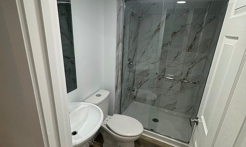 Great Location New B...