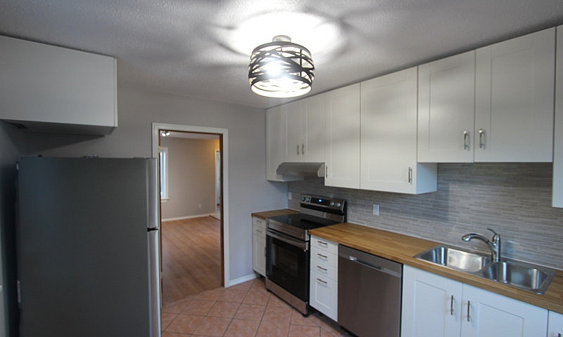 Charming 2+1 Bdrm  H...