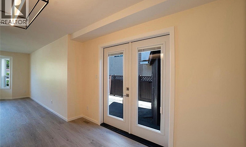 Townhouse For Rent $...